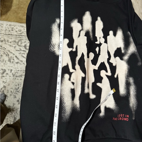 Chic Black Graphic Hoodie - Picture 3 of 6